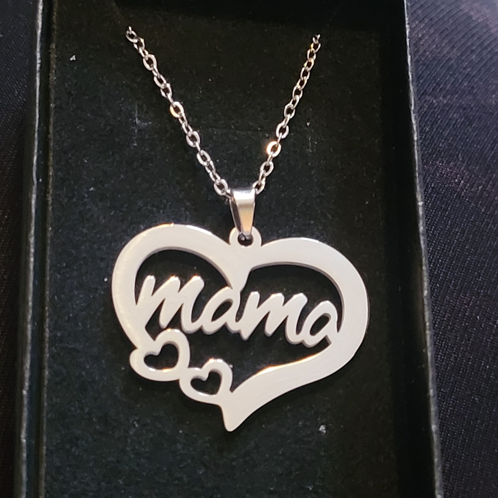 💀NEW 💀 Stainless Steel Silver Heart 'Mama' Pendant Necklace